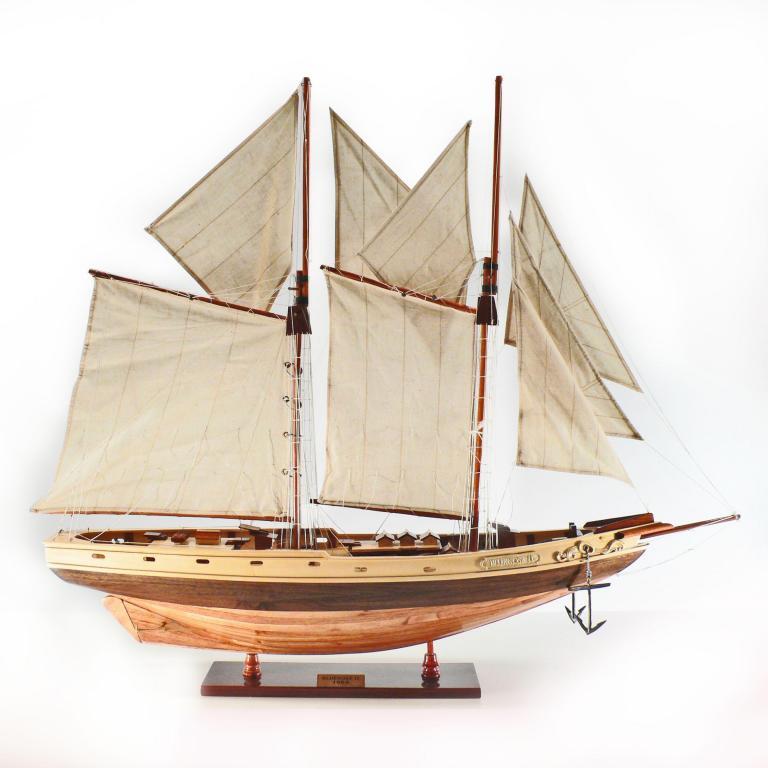 Handgefertigtes Segelschiffmodell der Bluenose II