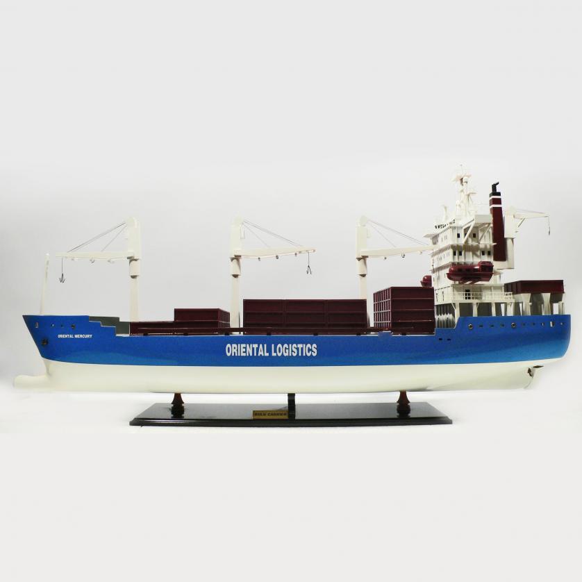 Handgefertigtes Schiffsmodell aus Holz der Bulk Carrier