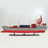 Handgefertigtes Schiffsmodell aus Holz eines Bulk Carriers