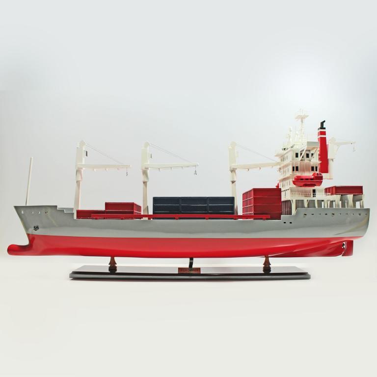 Handgefertigtes Schiffsmodell aus Holz eines Bulk Carriers