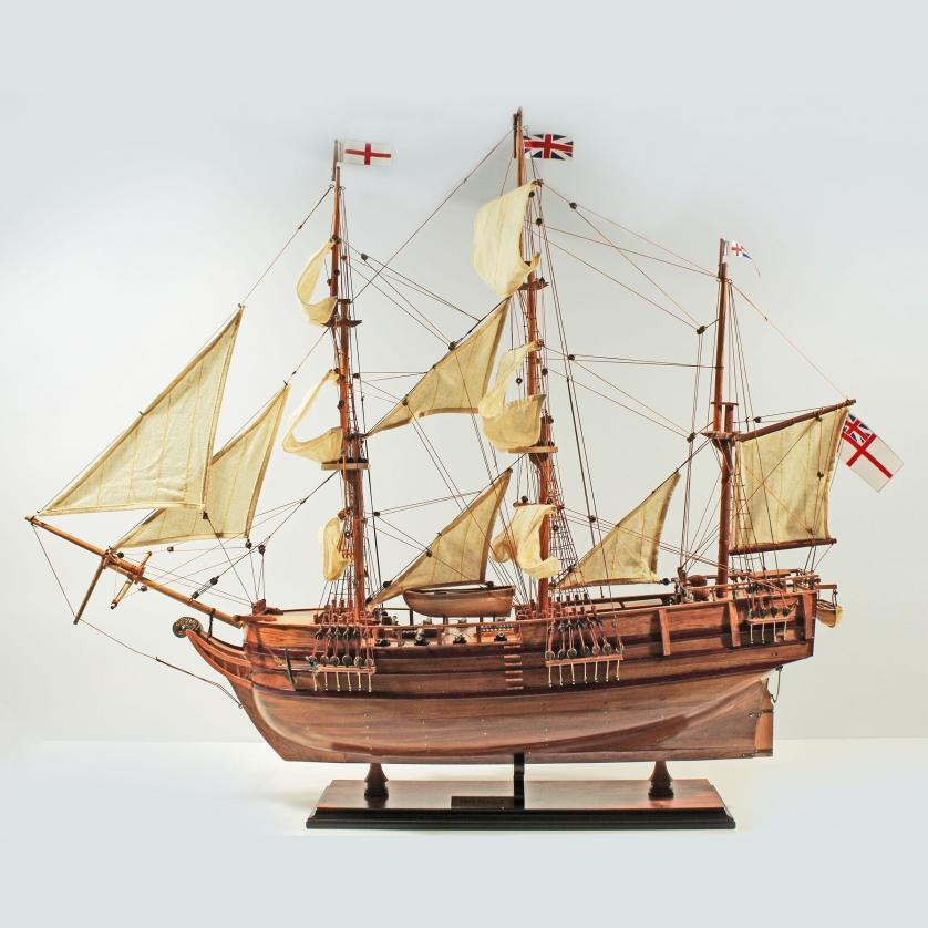 Handgefertigtes Schiffsmodell aus Holz der HMS Beagle