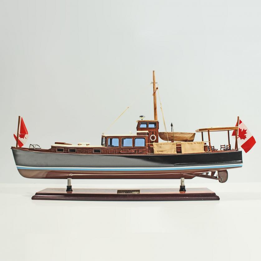Handgefertigtes Schiffsmodell aus Holz der Dolphin