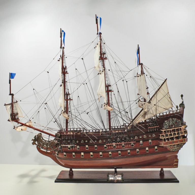 Handgefertigtes Schiffsmodell aus Holz der Le Soleil Royal