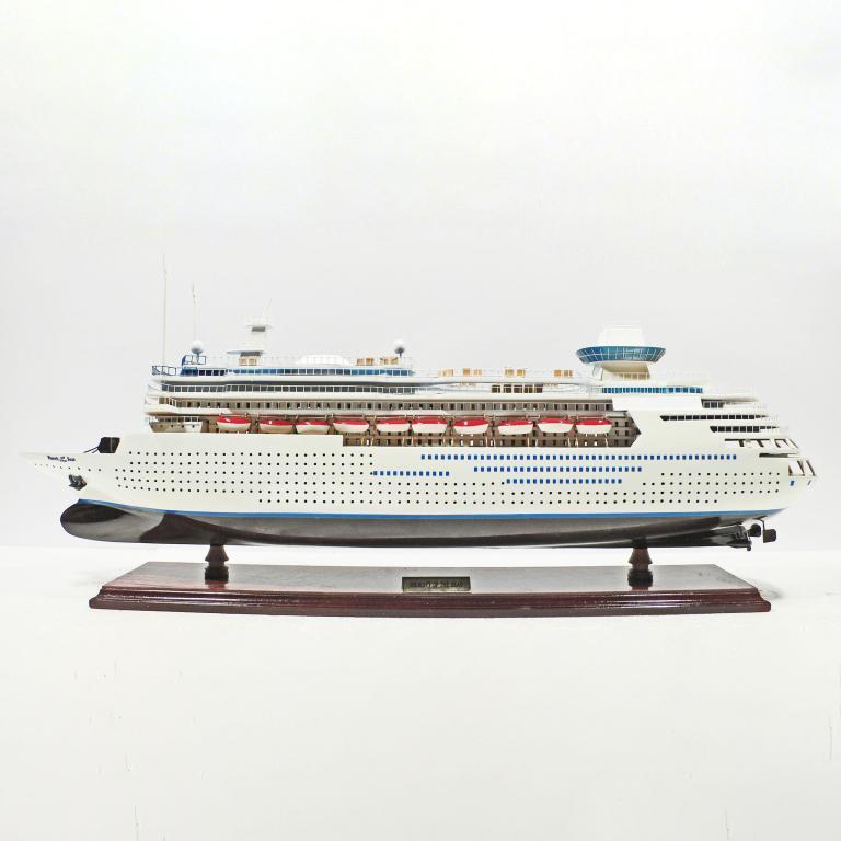Handgefertigtes Schiffsmodell aus Holz der Majesty of the Seas