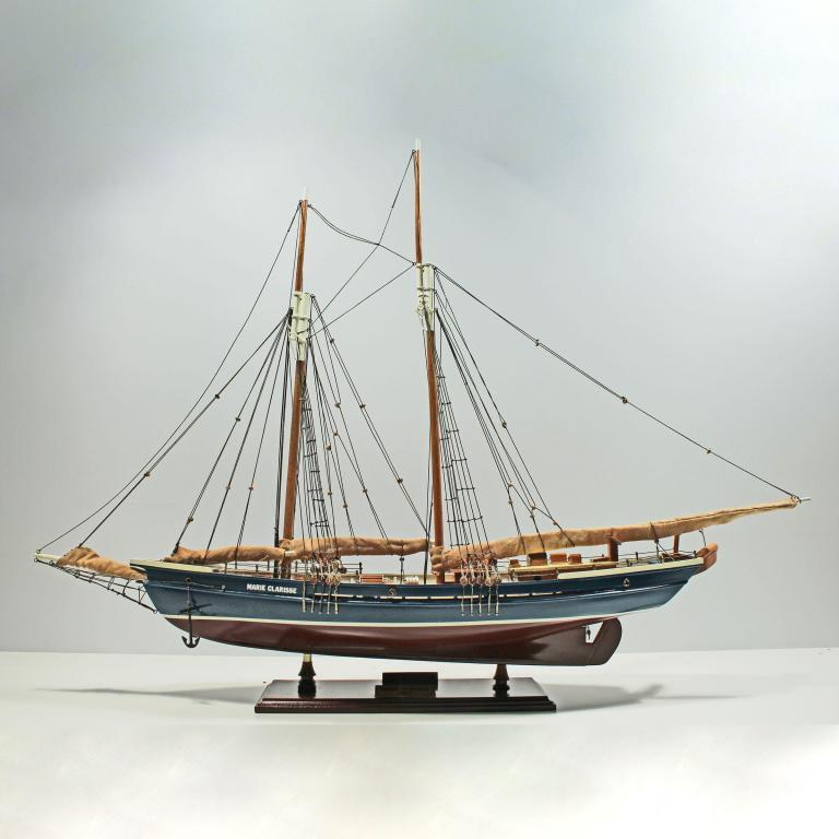 Handgefertigtes Schiffsmodell aus Holz der Mari Clarise