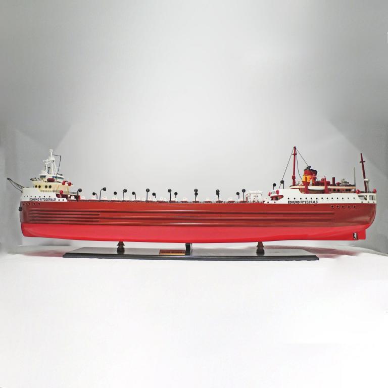 Handgefertigtes Schiffsmodell aus Holz der Edmund Fitzgerald bekannt aus dem Gedicht