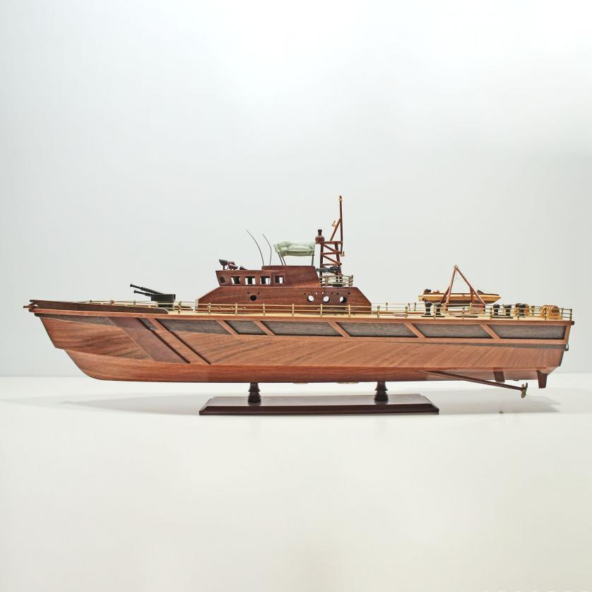 Handgefertigtes Schiffsmodell aus Holz der Patrol