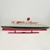 Handgefertigtes Schiffsmodell aus Holz der Queen Elizabeth
