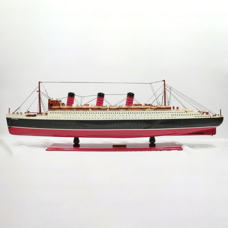 Handgefertigtes Schiffsmodell aus Holz der Queen Mary