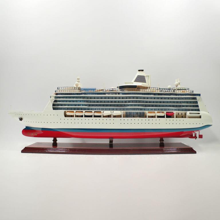 Handgefertigtes Schiffsmodell aus Holz der Serenda of the Seas