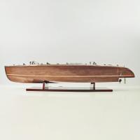 Maquette de bateau en bois faite à la main du Thyphoon