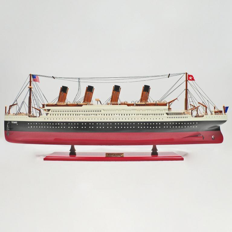 Handgefertigtes Schiffsmodell aus Holz der Titanic
