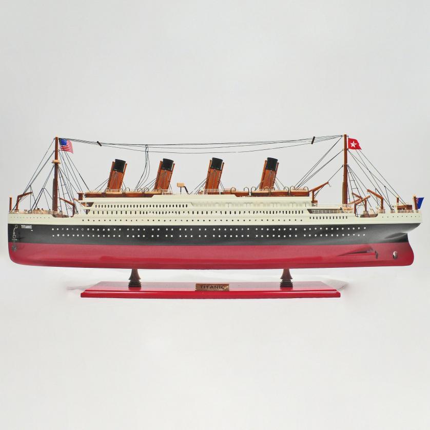 Handgefertigtes Schiffsmodell aus Holz der Titanic