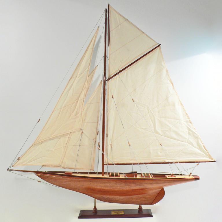 Handgefertigtes Schiffsmodell aus Holz der Tuiga (Segelschiffsmodell)