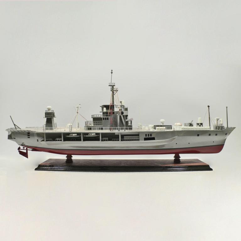 Handgefertigtes Schiffsmodell aus Holz der USS Blue Ridge