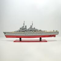 Handgefertigtes Schiffsmodell aus Holz der USS Vanguard