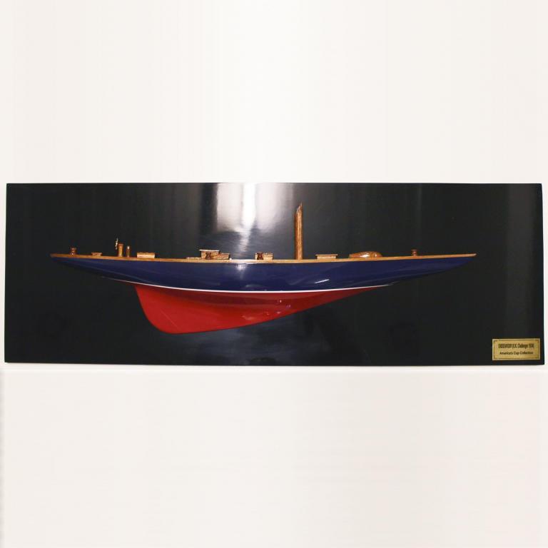 Handgefertigtes Schiffsmodell aus Holz der endeavour (rot, blau, schwarz, Halbmodell)
