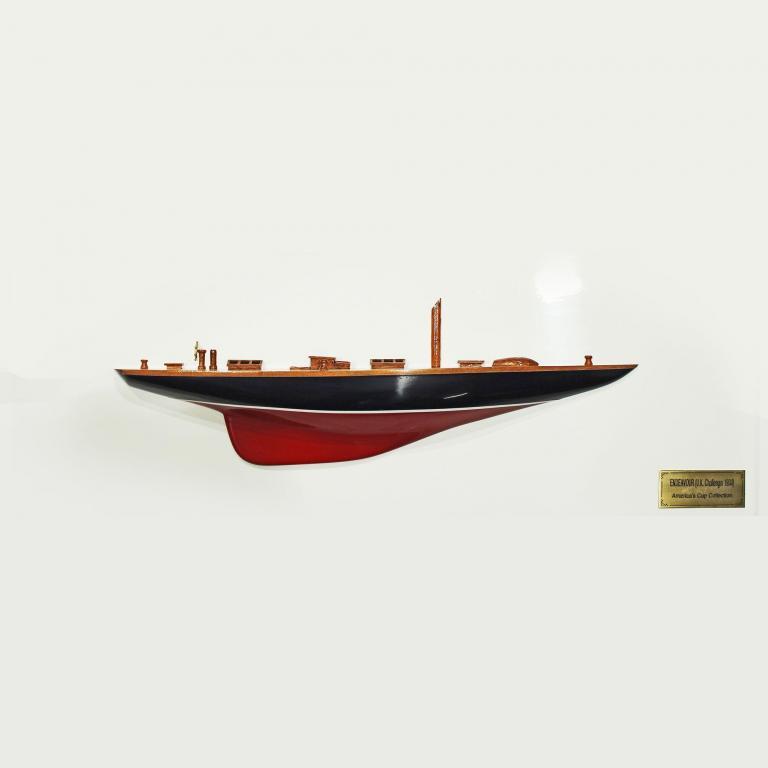 Handgefertigtes Schiffsmodell aus Holz der Endeavour